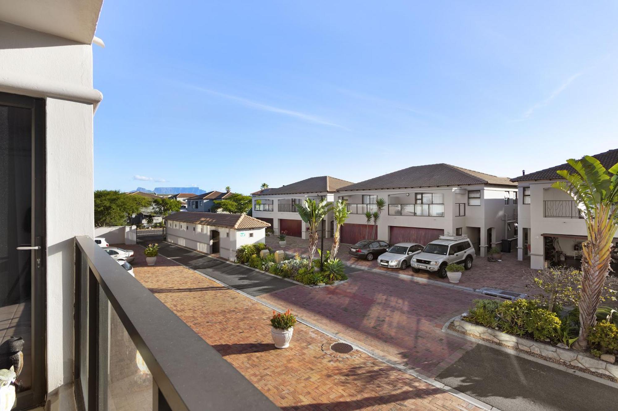 Island View 28 Bloubergstrand